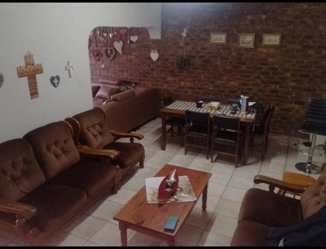2 BEDROOM TOWNHOUSE FOR SALE IN PETERSFIELD